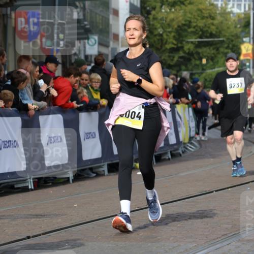 05.10.2025 - 20. swb-Marathon Bremen Strokosch-Dieckow http://msf.ph/oto/9252982 05.10.2025 11:01:44 Ziel 9189, 9237, 9269, 9294, 9782, 10004, 10370, 10903, 10904 meine-sportfotos.de