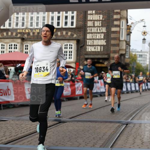 05.10.2025 - 20. swb-Marathon Bremen Yannick Fuchs http://msf.ph/oto/9252984 05.10.2025 10:45:29 Ziel 9290, 9396, 9885, 9963, 10447, 10634, 10898, 11346 meine-sportfotos.de