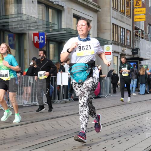 05.10.2025 - 20. swb-Marathon Bremen Strokosch-Dieckow http://msf.ph/oto/9252992 05.10.2025 10:55:33 Ziel 7147, 9197, 9521, 9541, 9621, 9871, 9882, 9950, 10015, 10088, 10253, 10287, 10323, 10385, 10394, 10610, 10641, 10653, 10654, 10675, 10758, 10800, 10909, 10921, 10959, 11052, 11081, 11148, 11249, 11439, 11586, 11624, 11626, 7147, 9197, 9521, 9541, 9621, 9871, 9882, 9950, 10015, 10088, 10253, 10287, 10323, 10385, 10394, 10610, 10641, 10653, 10654, 10675, 10758, 10800, 10909, 10921, 10959, 11052, 11081, 11148, 11249 meine-sportfotos.de