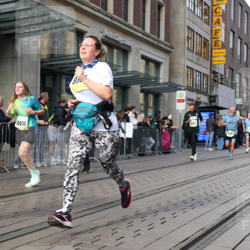 05.10.2025 - 20. swb-Marathon Bremen Strokosch-Dieckow http://msf.ph/oto/9253003 05.10.2025 10:55:34 Ziel 7147, 9521, 9541, 9621, 9871, 9882, 9950, 10015, 10088, 10253, 10287, 10323, 10385, 10394, 10610, 10641, 10653, 10654, 10664, 10675, 10758, 10800, 10921, 10959, 11052, 11081, 11148, 11249, 11439, 11586, 11624, 11626, 7147, 9521, 9541, 9621, 9871, 9882, 9950, 10015, 10088, 10253, 10287, 10323, 10385, 10394, 10610, 10641, 10653, 10654, 10664, 10675, 10758, 10800, 10921, 10959, 11052, 11081, 11148, 11249 meine-sportfotos.de
