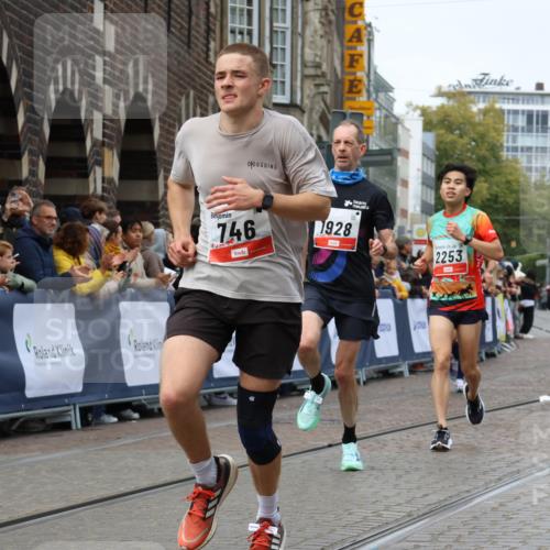 05.10.2025 - 20. swb-Marathon Bremen Strokosch-Dieckow http://msf.ph/oto/9253007 05.10.2025 12:51:06 Ziel 746, 1372, 1928, 2253, 3198 meine-sportfotos.de