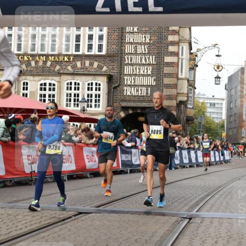 05.10.2025 - 20. swb-Marathon Bremen Yannick Fuchs http://msf.ph/oto/9253012 05.10.2025 10:45:29 Ziel 9290, 9396, 9885, 9963, 10447, 10634, 10898, 11346 meine-sportfotos.de