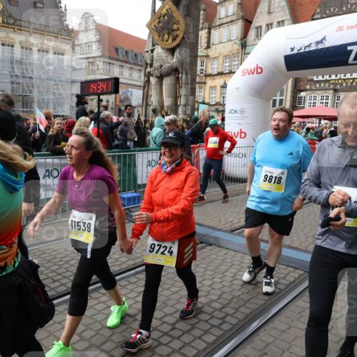 05.10.2025 - 20. swb-Marathon Bremen Yannick Fuchs http://msf.ph/oto/9253019 05.10.2025 11:14:30 Ziel 9695, 9724, 9756, 9818, 9819, 10114, 10115, 10201, 10832, 11135, 11539, 11555 meine-sportfotos.de