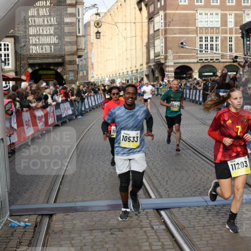 05.10.2025 - 20. swb-Marathon Bremen Yannick Fuchs http://msf.ph/oto/9253021 05.10.2025 10:54:21 Ziel 9402, 9574, 9900, 9935, 10234, 10402, 10533, 11151, 11203, 11347, 11449 meine-sportfotos.de