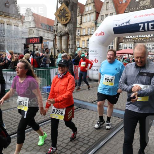 05.10.2025 - 20. swb-Marathon Bremen Yannick Fuchs http://msf.ph/oto/9253028 05.10.2025 11:14:30 Ziel 9695, 9724, 9756, 9818, 9819, 10114, 10115, 10201, 10832, 11135, 11539, 11555 meine-sportfotos.de