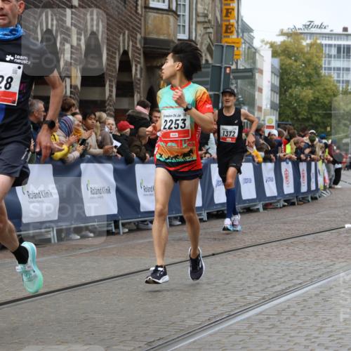 05.10.2025 - 20. swb-Marathon Bremen Strokosch-Dieckow http://msf.ph/oto/9253035 05.10.2025 12:51:07 Ziel 746, 1372, 1928, 2253 meine-sportfotos.de