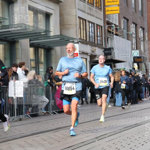05.10.2025 - 20. swb-Marathon Bremen Strokosch-Dieckow http://msf.ph/oto/9253046 05.10.2025 10:55:36 Ziel 7147, 9521, 9541, 9621, 9811, 9871, 9882, 9950, 10006, 10015, 10253, 10287, 10323, 10385, 10394, 10610, 10641, 10653, 10654, 10664, 10675, 10758, 10800, 10921, 10959, 11052, 11095, 11148, 11249, 11439, 11620, 11624, 11626, 7147, 9521, 9541, 9621, 9811, 9871, 9882, 9950, 10006, 10015, 10253, 10287, 10323, 10385, 10394, 10610, 10641, 10653, 10654, 10664, 10675, 10758, 10800, 10921, 10959, 11052, 11095, 11148, 11249, 11620 meine-sportfotos.de