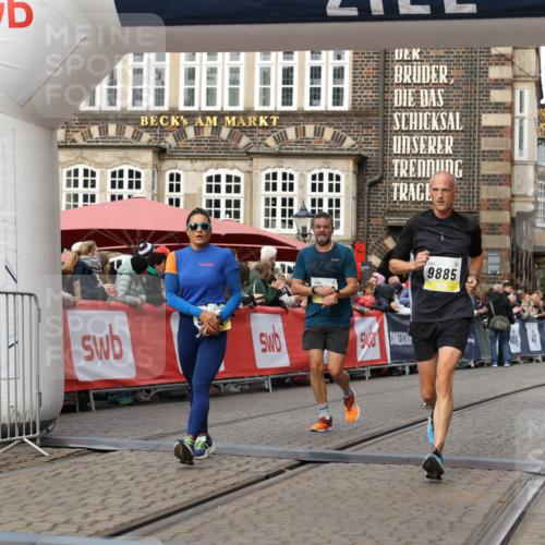 05.10.2025 - 20. swb-Marathon Bremen Yannick Fuchs http://msf.ph/oto/9253054 05.10.2025 10:45:30 Ziel 9290, 9396, 9885, 9963, 10447, 10634, 10898, 11346, 11403 meine-sportfotos.de