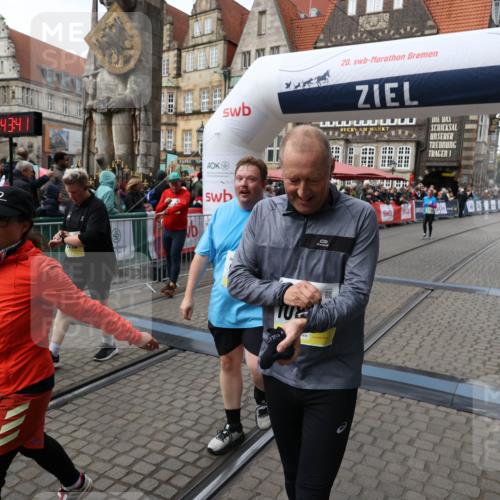 05.10.2025 - 20. swb-Marathon Bremen Yannick Fuchs http://msf.ph/oto/9253056 05.10.2025 11:14:31 Ziel 9724, 9756, 9818, 9819, 10114, 10115, 10201, 10832, 11135, 11539 meine-sportfotos.de