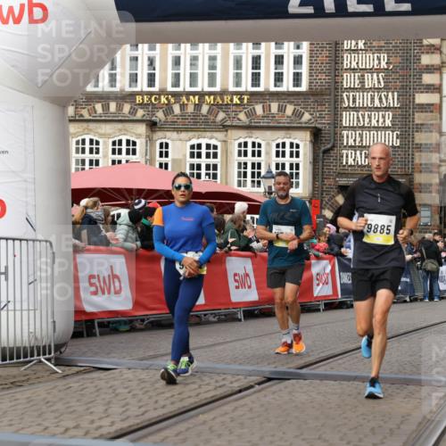 05.10.2025 - 20. swb-Marathon Bremen Yannick Fuchs http://msf.ph/oto/9253060 05.10.2025 10:45:30 Ziel 9290, 9396, 9885, 9963, 10447, 10634, 10898, 11346, 11403 meine-sportfotos.de