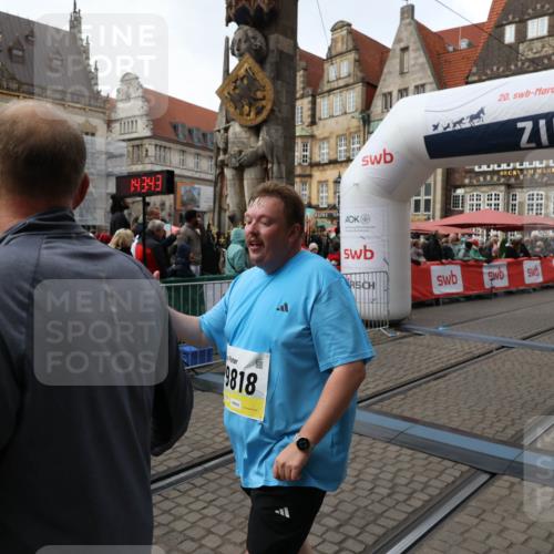 05.10.2025 - 20. swb-Marathon Bremen Yannick Fuchs http://msf.ph/oto/9253071 05.10.2025 11:14:32 Ziel 9724, 9756, 9818, 9819, 10201, 10832, 11135, 11539 meine-sportfotos.de