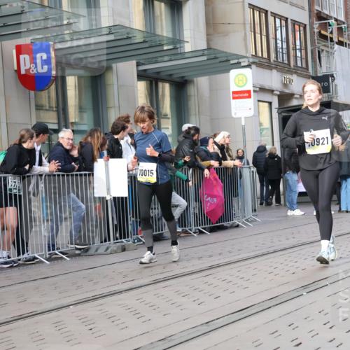 05.10.2025 - 20. swb-Marathon Bremen Strokosch-Dieckow http://msf.ph/oto/9253081 05.10.2025 10:55:39 Ziel 7147, 9521, 9541, 9811, 9871, 9950, 9968, 10006, 10009, 10015, 10253, 10385, 10394, 10610, 10641, 10653, 10654, 10664, 10675, 10758, 10921, 10959, 10989, 11052, 11095, 11148, 11249, 11366, 11439, 11620, 11626, 11693, 7147, 9521, 9541, 9811, 9871, 9950, 9968, 10006, 10009, 10015, 10253, 10385, 10394, 10610, 10641, 10653, 10654, 10664, 10675, 10758, 10921, 10959, 10989, 11052, 11095, 11148, 11249, 11366, 11620, 11693 meine-sportfotos.de