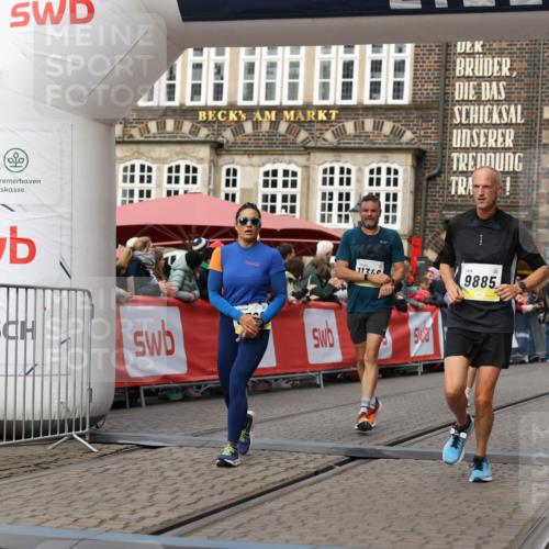 05.10.2025 - 20. swb-Marathon Bremen Yannick Fuchs http://msf.ph/oto/9253083 05.10.2025 10:45:30 Ziel 9290, 9396, 9885, 9963, 10447, 10634, 10898, 11346, 11403 meine-sportfotos.de