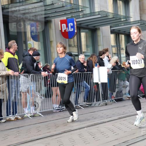 05.10.2025 - 20. swb-Marathon Bremen Strokosch-Dieckow http://msf.ph/oto/9253091 05.10.2025 10:55:40 Ziel 7147, 9521, 9541, 9811, 9871, 9950, 9968, 10006, 10009, 10015, 10253, 10385, 10394, 10610, 10641, 10653, 10654, 10664, 10675, 10758, 10921, 10959, 10989, 11052, 11095, 11148, 11249, 11366, 11439, 11620, 11626, 11630, 11693, 7147, 9521, 9541, 9811, 9871, 9950, 9968, 10006, 10009, 10015, 10253, 10385, 10394, 10610, 10641, 10653, 10654, 10664, 10675, 10758, 10921, 10959, 10989, 11052, 11095, 11148, 11249, 11366, 11620, 11630, 11693 meine-sportfotos.de