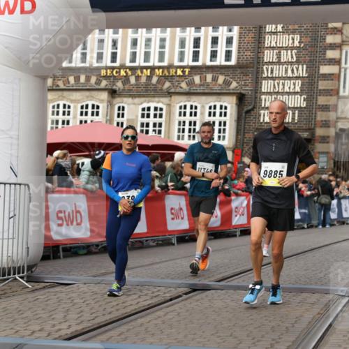 05.10.2025 - 20. swb-Marathon Bremen Yannick Fuchs http://msf.ph/oto/9253099 05.10.2025 10:45:30 Ziel 9290, 9396, 9885, 9963, 10447, 10634, 10898, 11346, 11403 meine-sportfotos.de