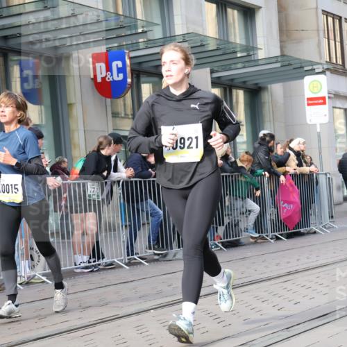 05.10.2025 - 20. swb-Marathon Bremen Strokosch-Dieckow http://msf.ph/oto/9253101 05.10.2025 10:55:40 Ziel 7147, 9521, 9541, 9811, 9871, 9950, 9968, 10006, 10009, 10015, 10253, 10385, 10394, 10610, 10641, 10653, 10654, 10664, 10675, 10758, 10921, 10959, 10989, 11052, 11095, 11148, 11249, 11366, 11439, 11620, 11626, 11630, 11693, 7147, 9521, 9541, 9811, 9871, 9950, 9968, 10006, 10009, 10015, 10253, 10385, 10394, 10610, 10641, 10653, 10654, 10664, 10675, 10758, 10921, 10959, 10989, 11052, 11095, 11148, 11249, 11366, 11620, 11630, 11693 meine-sportfotos.de