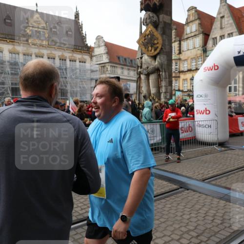 05.10.2025 - 20. swb-Marathon Bremen Yannick Fuchs http://msf.ph/oto/9253117 05.10.2025 11:14:33 Ziel 9756, 9818, 9819, 10201, 10832 meine-sportfotos.de