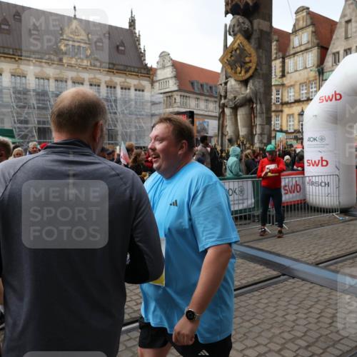 05.10.2025 - 20. swb-Marathon Bremen Yannick Fuchs http://msf.ph/oto/9253125 05.10.2025 11:14:33 Ziel 9756, 9818, 9819, 10201, 10832 meine-sportfotos.de