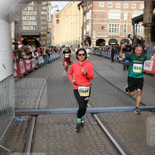 05.10.2025 - 20. swb-Marathon Bremen Yannick Fuchs http://msf.ph/oto/9253132 05.10.2025 10:54:23 Ziel 9402, 9574, 9900, 9935, 10234, 10402, 10533, 11203, 11449 meine-sportfotos.de