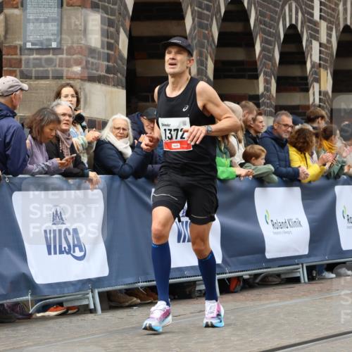 05.10.2025 - 20. swb-Marathon Bremen Strokosch-Dieckow http://msf.ph/oto/9253141 05.10.2025 12:51:09 Ziel 1372, 2253 meine-sportfotos.de