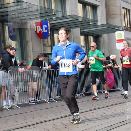 05.10.2025 - 20. swb-Marathon Bremen Strokosch-Dieckow http://msf.ph/oto/9253152 05.10.2025 10:55:42 Ziel 7147, 9521, 9541, 9811, 9855, 9871, 9950, 9968, 10006, 10009, 10015, 10394, 10610, 10641, 10654, 10664, 10675, 10758, 10921, 10959, 10989, 11052, 11095, 11148, 11366, 11439, 11620, 11626, 11630, 11693, 11741, 7147, 9521, 9541, 9811, 9855, 9871, 9950, 9968, 10006, 10009, 10015, 10394, 10610, 10641, 10654, 10664, 10675, 10758, 10921, 10959, 10989, 11052, 11095, 11148, 11366, 11620, 11630, 11693 meine-sportfotos.de