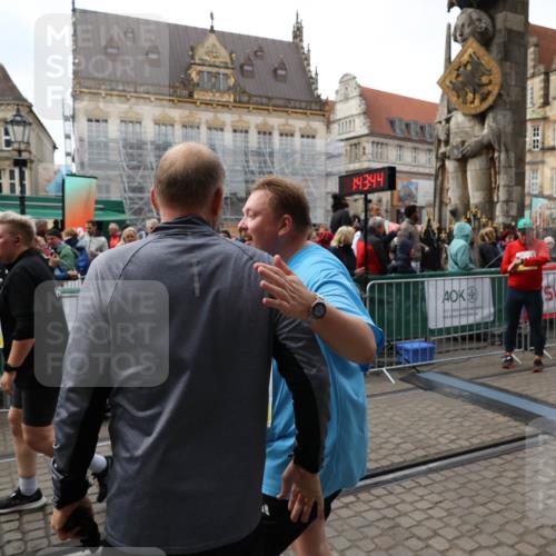 05.10.2025 - 20. swb-Marathon Bremen Yannick Fuchs http://msf.ph/oto/9253156 05.10.2025 11:14:33 Ziel 9756, 9818, 9819, 10201, 10832 meine-sportfotos.de