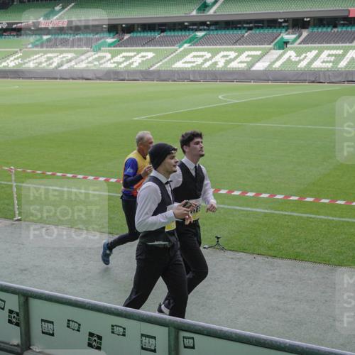 05.10.2025 - 20. swb-Marathon Bremen Michael Burmester http://msf.ph/oto/9253157 05.10.2025 10:42:00 Laufen im Stadion 7069, 8533, 8865, 9265, 9401, 9519, 9538, 9632, 9648, 9649, 9798, 9815, 9836, 9837, 9887, 9907, 9982, 10031, 10051, 10082, 10087, 10095, 10125, 10129, 10132, 10134, 10148, 10152, 10189, 10197, 10212, 10214, 10223, 10239, 10248, 10249, 10264, 10330, 10332, 10333, 10499, 10522, 10614, 10706, 10722, 10815, 10824, 10937, 10943, 10998, 11037, 11056, 11097, 11142, 11206, 11232, 11379, 11395, 11405, 11437, 11473, 11584, 11634, 9178, 9191, 9217, 9274, 9357, 11261 meine-sportfotos.de
