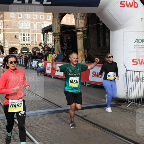 05.10.2025 - 20. swb-Marathon Bremen Yannick Fuchs http://msf.ph/oto/9253160 05.10.2025 10:54:23 Ziel 9402, 9574, 9900, 9935, 10234, 10402, 10533, 11203, 11449 meine-sportfotos.de