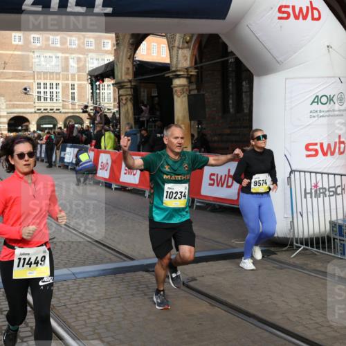 05.10.2025 - 20. swb-Marathon Bremen Yannick Fuchs http://msf.ph/oto/9253171 05.10.2025 10:54:23 Ziel 9402, 9574, 9900, 9935, 10234, 10402, 10533, 11203, 11449 meine-sportfotos.de