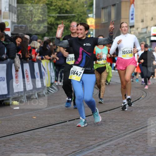 05.10.2025 - 20. swb-Marathon Bremen Strokosch-Dieckow http://msf.ph/oto/9253176 05.10.2025 11:01:48 Ziel 9189, 9237, 9365, 9655, 10004, 10558, 10903, 10904, 11647 meine-sportfotos.de