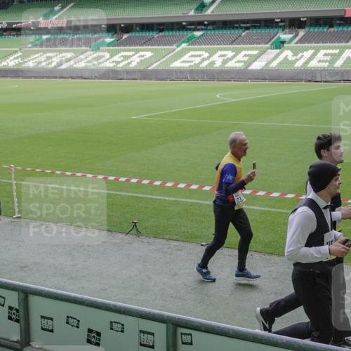 05.10.2025 - 20. swb-Marathon Bremen Michael Burmester http://msf.ph/oto/9253178 05.10.2025 10:42:01 Laufen im Stadion 7069, 8533, 8865, 9265, 9401, 9519, 9538, 9632, 9648, 9649, 9798, 9815, 9836, 9837, 9887, 9907, 9982, 10031, 10051, 10082, 10087, 10095, 10125, 10129, 10132, 10134, 10148, 10152, 10189, 10197, 10212, 10214, 10223, 10239, 10248, 10249, 10264, 10330, 10332, 10333, 10499, 10522, 10614, 10706, 10722, 10815, 10824, 10937, 10943, 10998, 11037, 11056, 11097, 11126, 11142, 11206, 11232, 11379, 11395, 11405, 11437, 11473, 11584, 11634, 9178, 9191, 9217, 9274, 9357, 11261 meine-sportfotos.de