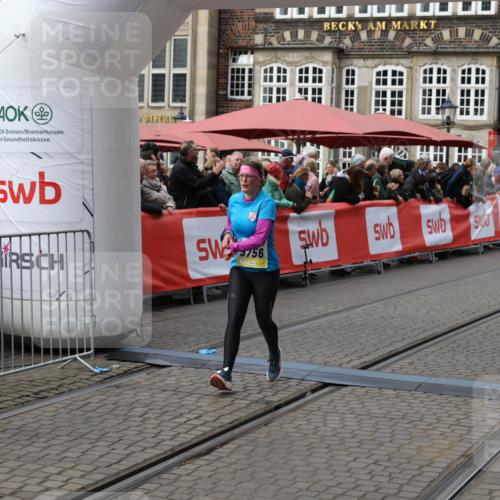 05.10.2025 - 20. swb-Marathon Bremen Yannick Fuchs http://msf.ph/oto/9253189 05.10.2025 11:14:34 Ziel 9756, 9818, 9819, 10292, 11072 meine-sportfotos.de