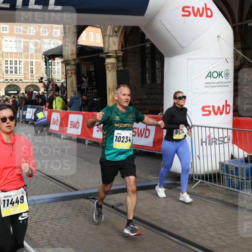 05.10.2025 - 20. swb-Marathon Bremen Yannick Fuchs http://msf.ph/oto/9253190 05.10.2025 10:54:23 Ziel 9402, 9574, 9900, 9935, 10234, 10402, 10533, 11203, 11449 meine-sportfotos.de