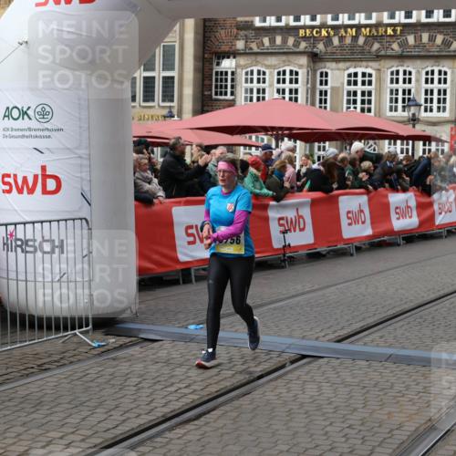 05.10.2025 - 20. swb-Marathon Bremen Yannick Fuchs http://msf.ph/oto/9253199 05.10.2025 11:14:34 Ziel 9756, 9818, 9819, 10292, 11072 meine-sportfotos.de