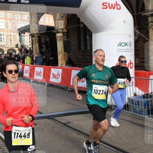 05.10.2025 - 20. swb-Marathon Bremen Yannick Fuchs http://msf.ph/oto/9253205 05.10.2025 10:54:23 Ziel 9402, 9574, 9900, 9935, 10234, 10402, 10533, 11203, 11449 meine-sportfotos.de