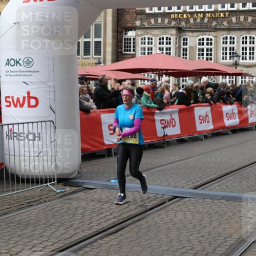 05.10.2025 - 20. swb-Marathon Bremen Yannick Fuchs http://msf.ph/oto/9253209 05.10.2025 11:14:34 Ziel 9756, 9818, 9819, 10292, 11072 meine-sportfotos.de