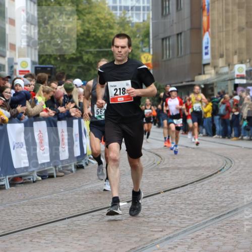 05.10.2025 - 20. swb-Marathon Bremen Strokosch-Dieckow http://msf.ph/oto/9253210 05.10.2025 12:51:21 Ziel 218, 369, 1339, 5625 meine-sportfotos.de