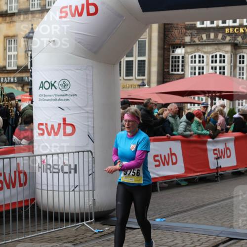 05.10.2025 - 20. swb-Marathon Bremen Yannick Fuchs http://msf.ph/oto/9253219 05.10.2025 11:14:35 Ziel 9756, 10292, 11072, 11139 meine-sportfotos.de