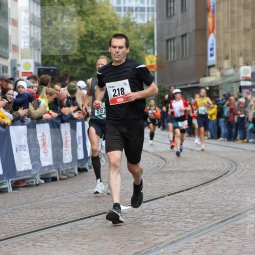05.10.2025 - 20. swb-Marathon Bremen Strokosch-Dieckow http://msf.ph/oto/9253226 05.10.2025 12:51:21 Ziel 218, 369, 1339, 5625 meine-sportfotos.de
