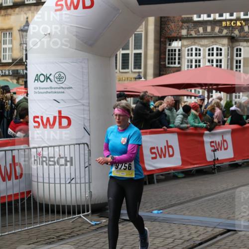 05.10.2025 - 20. swb-Marathon Bremen Yannick Fuchs http://msf.ph/oto/9253229 05.10.2025 11:14:35 Ziel 9756, 10292, 11072, 11139 meine-sportfotos.de