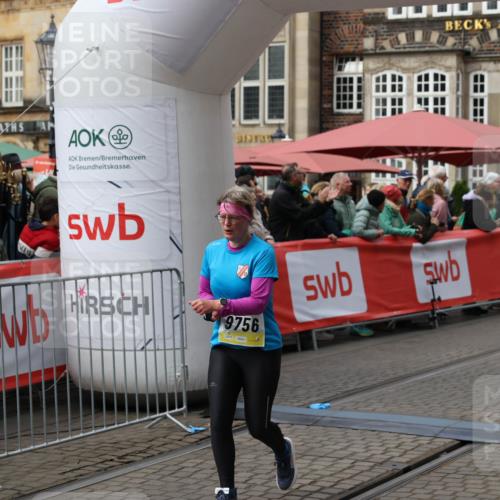 05.10.2025 - 20. swb-Marathon Bremen Yannick Fuchs http://msf.ph/oto/9253235 05.10.2025 11:14:35 Ziel 9756, 10292, 11072, 11139 meine-sportfotos.de