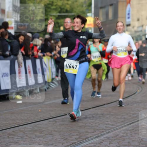 05.10.2025 - 20. swb-Marathon Bremen Strokosch-Dieckow http://msf.ph/oto/9253241 05.10.2025 11:01:48 Ziel 9189, 9237, 9365, 9655, 10004, 10558, 10903, 10904, 11647 meine-sportfotos.de