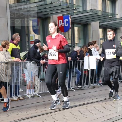 05.10.2025 - 20. swb-Marathon Bremen Strokosch-Dieckow http://msf.ph/oto/9253242 05.10.2025 10:55:44 Ziel 7147, 9258, 9541, 9811, 9855, 9871, 9950, 9968, 10006, 10009, 10015, 10394, 10610, 10641, 10654, 10664, 10675, 10758, 10921, 10959, 10989, 10992, 11052, 11095, 11148, 11364, 11366, 11439, 11620, 11626, 11630, 11693, 11741, 7147, 9258, 9541, 9811, 9855, 9871, 9950, 9968, 10006, 10009, 10015, 10394, 10610, 10641, 10654, 10664, 10675, 10758, 10921, 10959, 10989, 10992, 11052, 11095, 11148, 11364, 11366, 11620, 11630, 11693 meine-sportfotos.de
