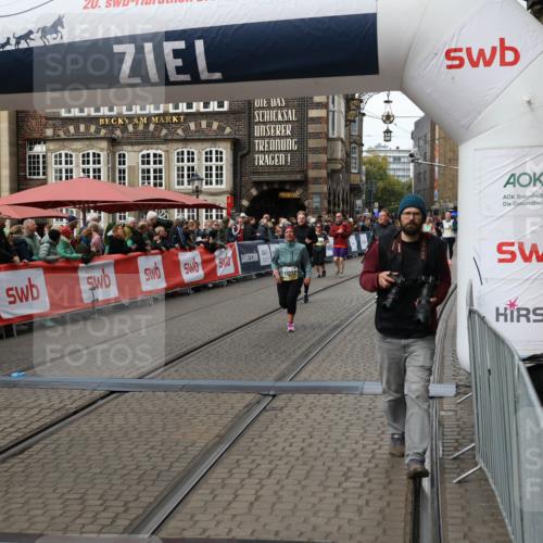 05.10.2025 - 20. swb-Marathon Bremen Yannick Fuchs http://msf.ph/oto/9253247 05.10.2025 11:14:36 Ziel 9756, 10292, 11072, 11139 meine-sportfotos.de