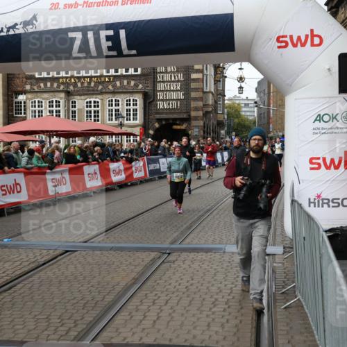 05.10.2025 - 20. swb-Marathon Bremen Yannick Fuchs http://msf.ph/oto/9253255 05.10.2025 11:14:36 Ziel 9756, 10292, 11072, 11139 meine-sportfotos.de
