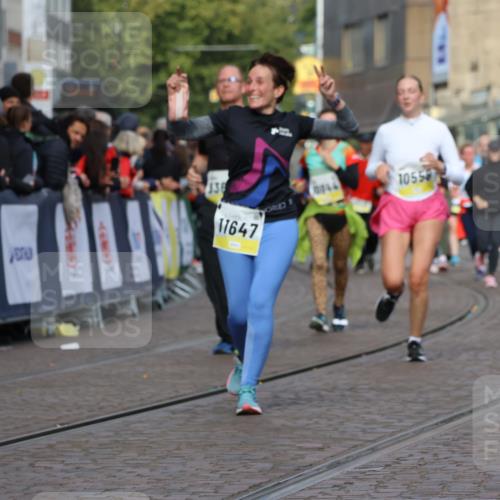 05.10.2025 - 20. swb-Marathon Bremen Strokosch-Dieckow http://msf.ph/oto/9253259 05.10.2025 11:01:48 Ziel 9189, 9237, 9365, 9655, 10004, 10558, 10903, 10904, 11647 meine-sportfotos.de