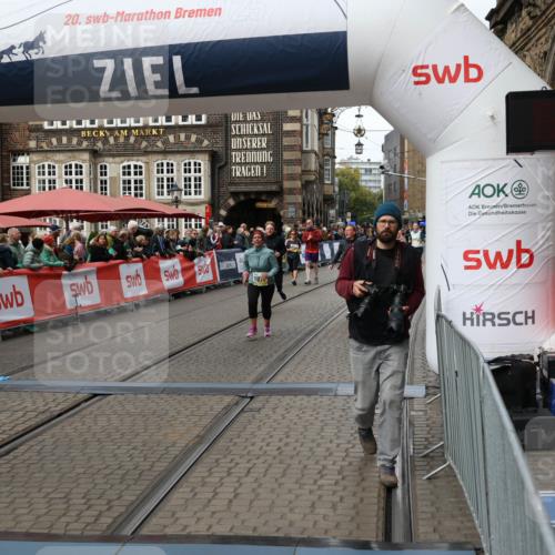 05.10.2025 - 20. swb-Marathon Bremen Yannick Fuchs http://msf.ph/oto/9253275 05.10.2025 11:14:36 Ziel 9756, 10292, 11072, 11139 meine-sportfotos.de