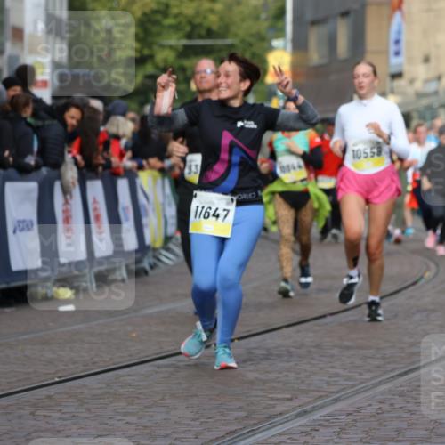05.10.2025 - 20. swb-Marathon Bremen Strokosch-Dieckow http://msf.ph/oto/9253278 05.10.2025 11:01:49 Ziel 9189, 9237, 9365, 9655, 10004, 10558, 10837, 11415, 11647 meine-sportfotos.de