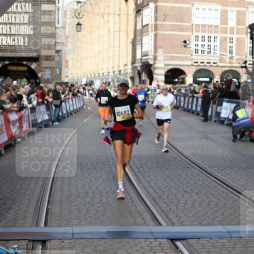 05.10.2025 - 20. swb-Marathon Bremen Yannick Fuchs http://msf.ph/oto/9253285 05.10.2025 10:54:24 Ziel 9402, 9574, 9900, 9935, 10234, 10402, 10533, 10915, 11203, 11449 meine-sportfotos.de