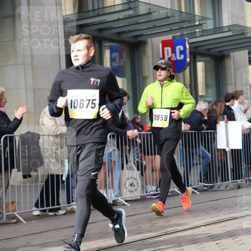 05.10.2025 - 20. swb-Marathon Bremen Strokosch-Dieckow http://msf.ph/oto/9253289 05.10.2025 10:55:45 Ziel 7147, 9258, 9541, 9811, 9855, 9871, 9950, 9968, 10006, 10009, 10015, 10394, 10610, 10641, 10654, 10664, 10675, 10758, 10921, 10959, 10989, 10992, 11095, 11148, 11364, 11366, 11439, 11554, 11620, 11626, 11630, 11693, 11741, 7147, 9258, 9541, 9811, 9855, 9871, 9950, 9968, 10006, 10009, 10015, 10394, 10610, 10641, 10654, 10664, 10675, 10758, 10921, 10959, 10989, 10992, 11095, 11148, 11364, 11366, 11554, 11620, 11630, 11693 meine-sportfotos.de